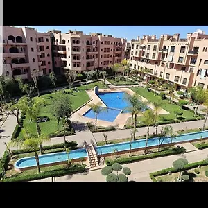 Un Moderne Chic Vue Sur Piscine Marrakesh